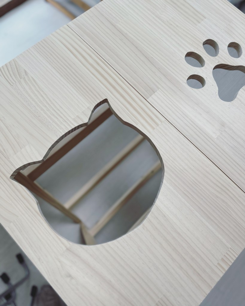 猫のトイレカバーハウスの扉