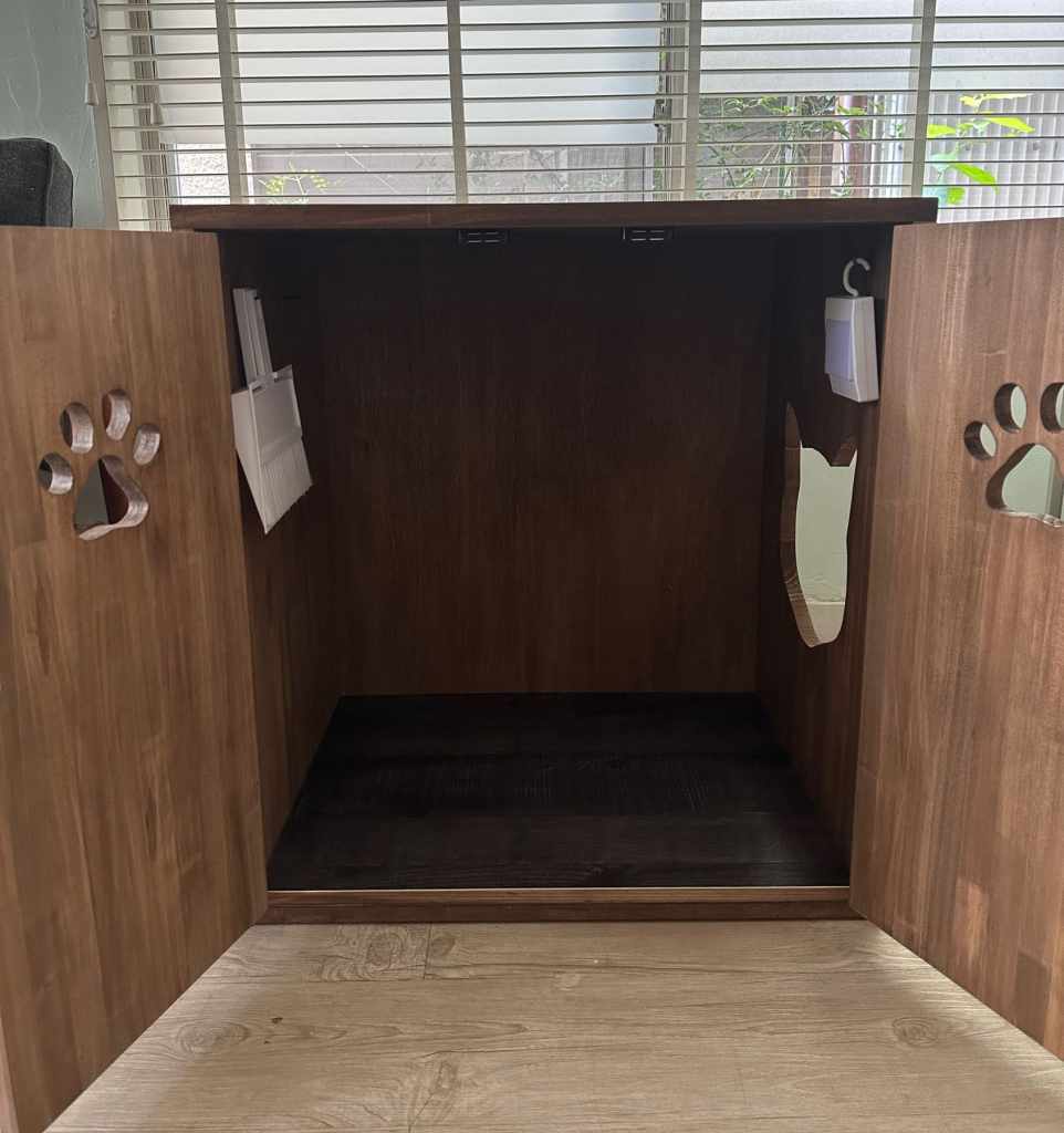 横置きタイプの猫のトイレカバーハウス