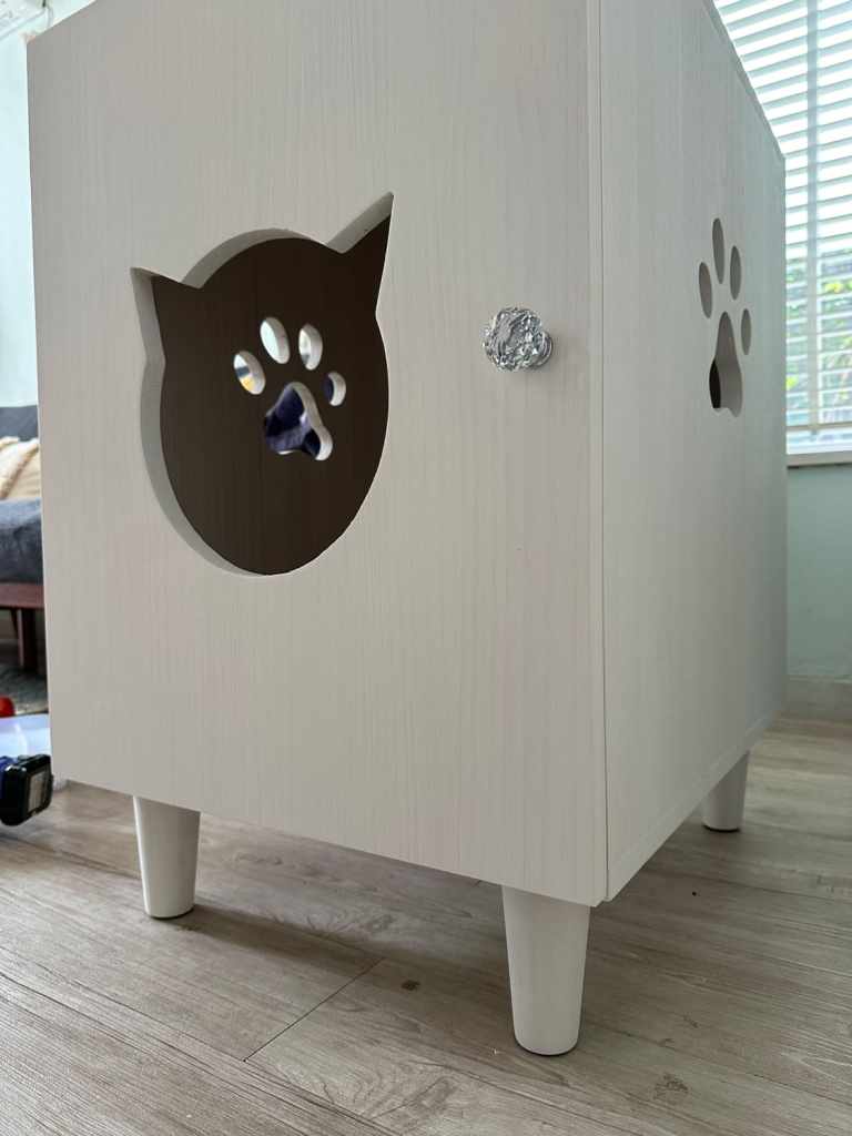 脚付きの猫のトイレカバーハウス