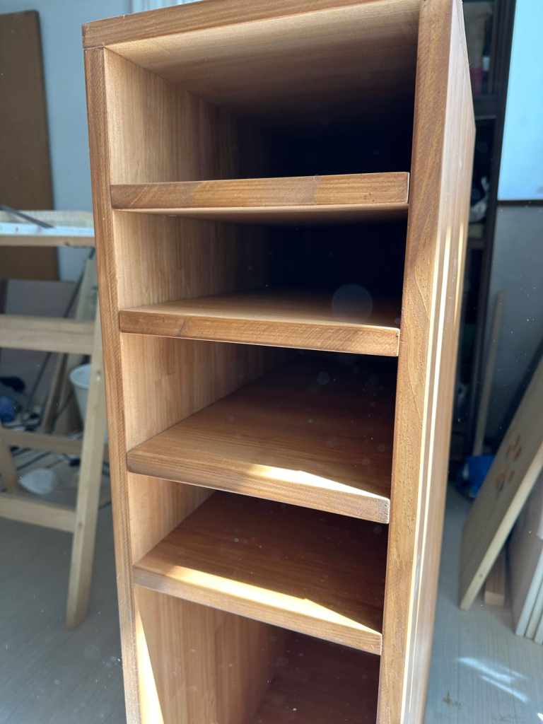 ゴミ箱付き収納棚続き