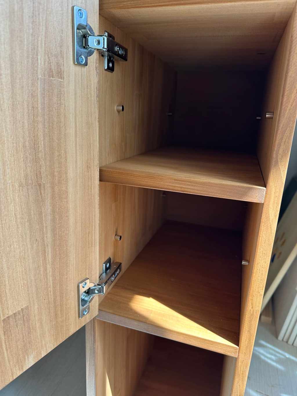 ゴミ箱付き収納棚続き