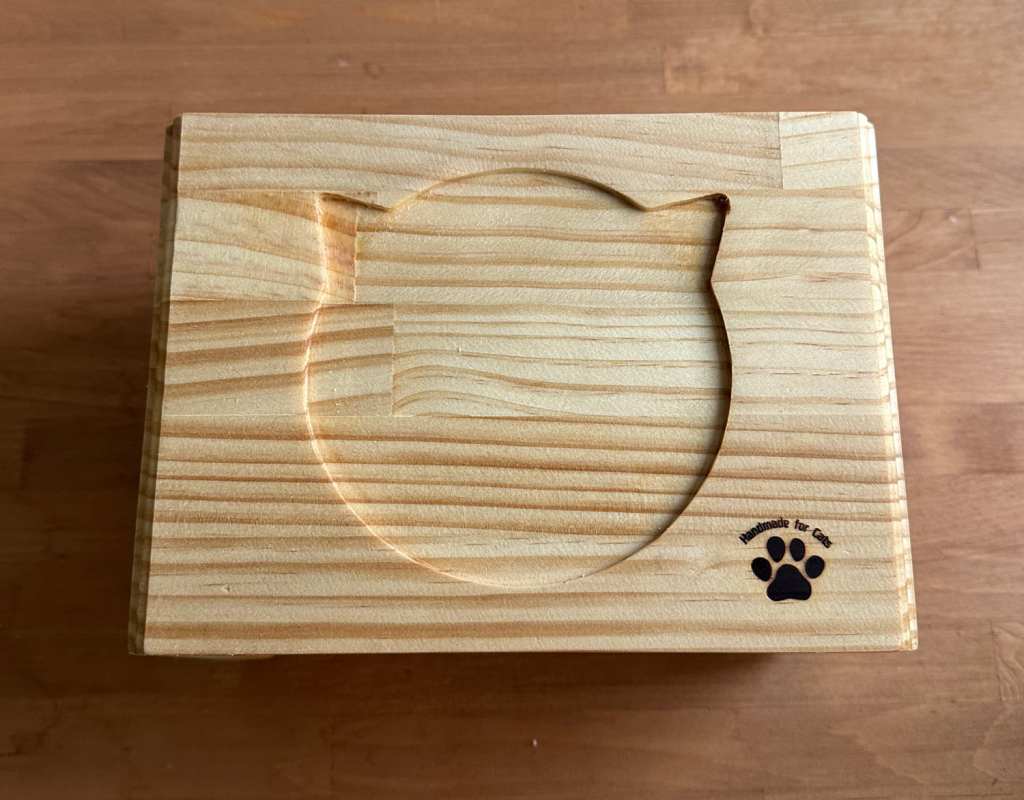 久しぶりに猫顔のフードスタンド