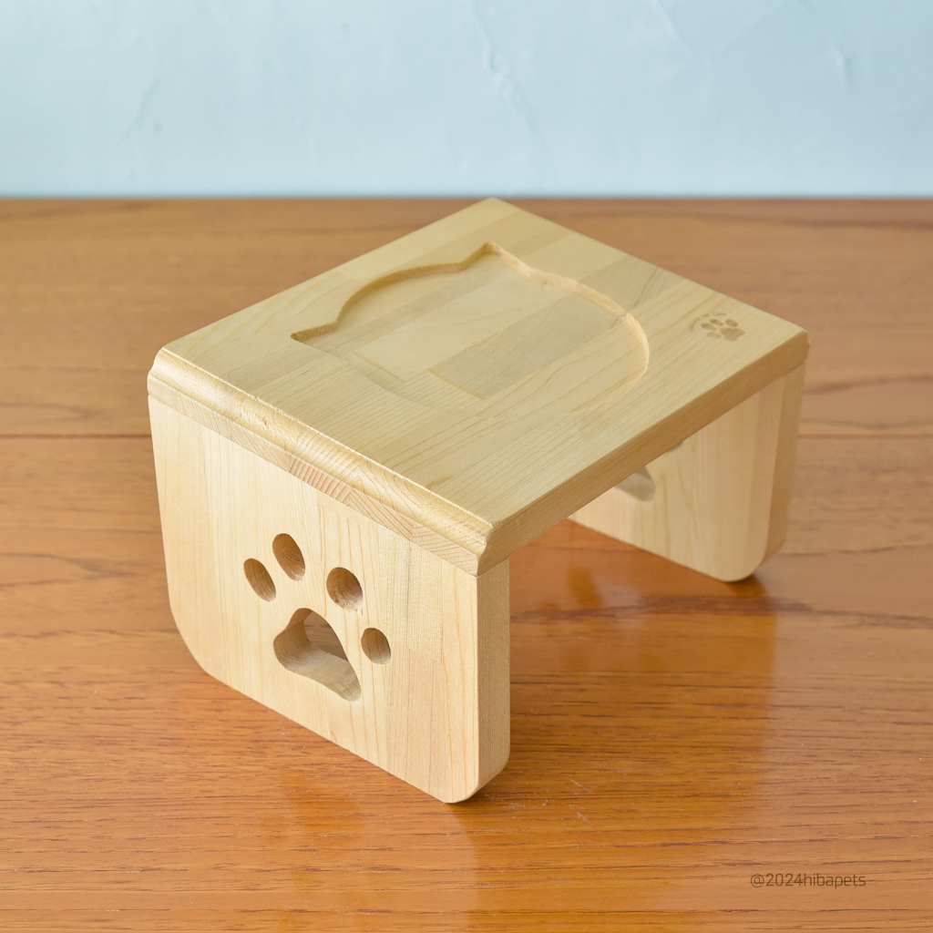 青森ひばの猫顔の餌台