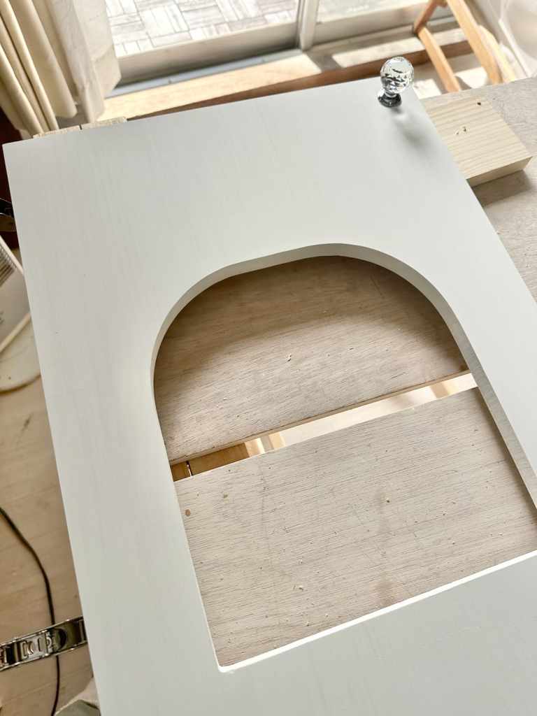 猫のトイレカバーハウスの扉