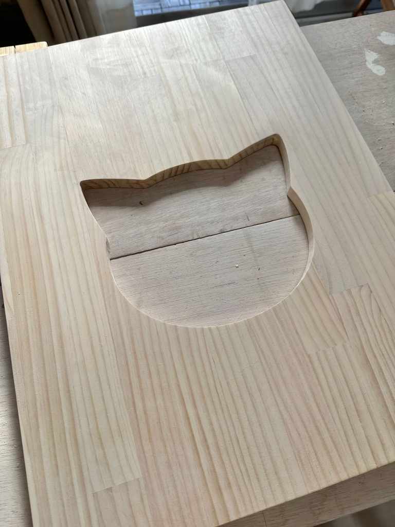 にゃんとも清潔トイレサイズの猫のトイレカバーハウスの扉