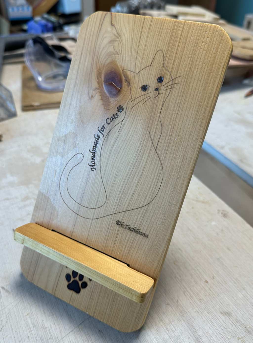 青森ひばのスマホスタンド