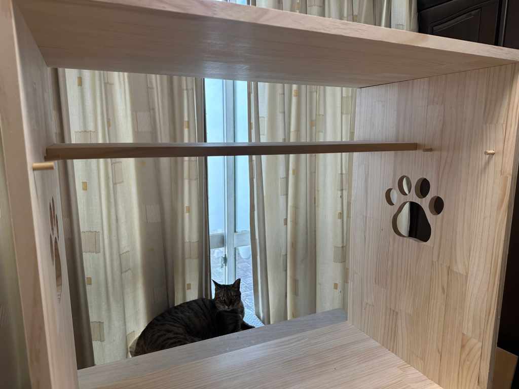 にゃんとものびのび、取り外しできる棚