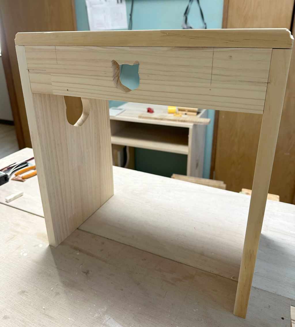 オーダーメイドの自動給餌器カバー