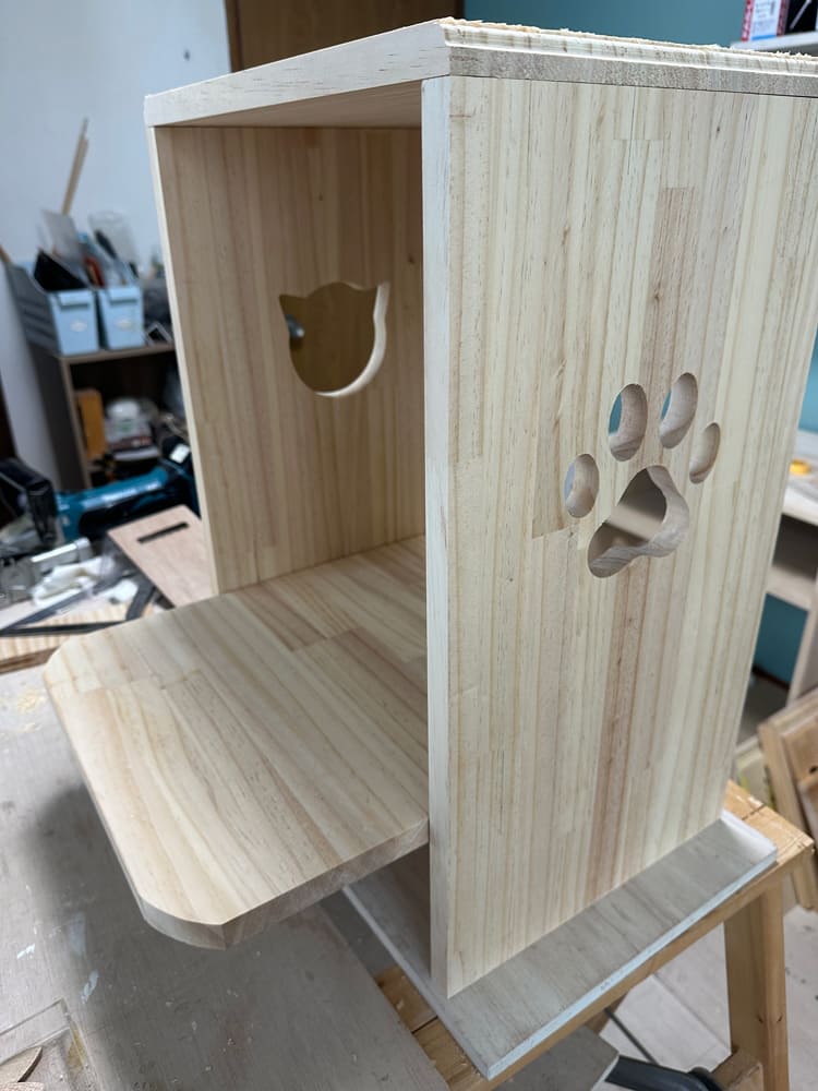 オーダーメイドの自動給餌器カバー