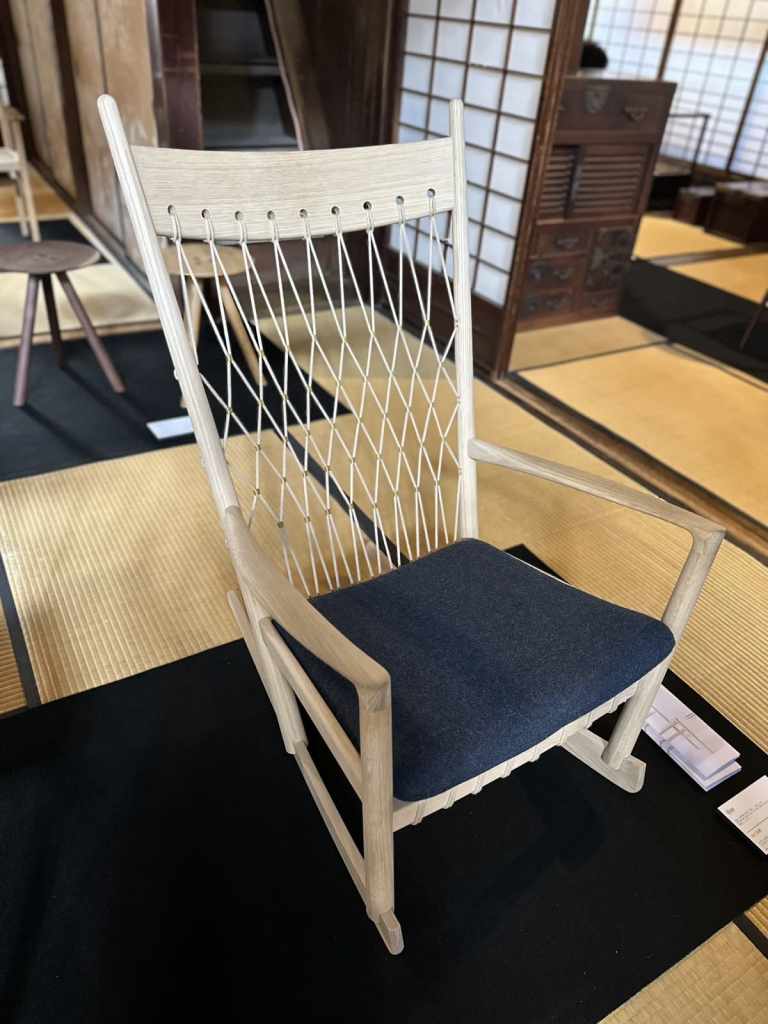 100 CHAIRS EXHIBITION