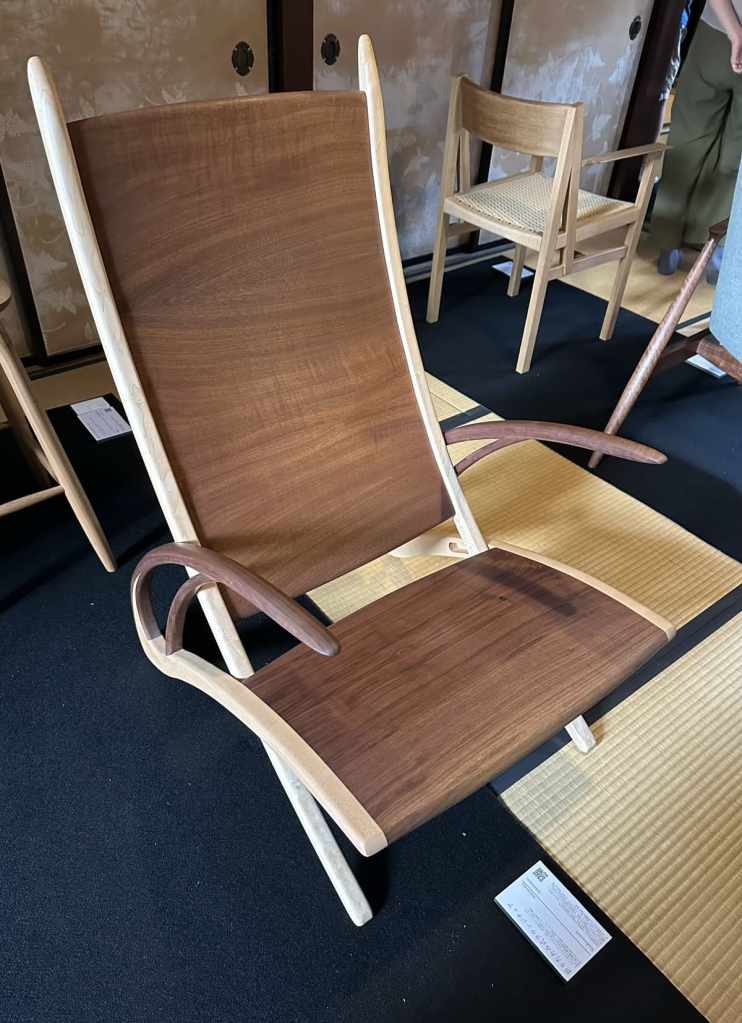 100 CHAIRS EXHIBITION