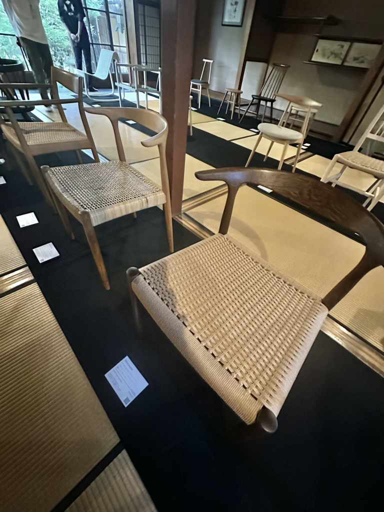 100 CHAIRS EXHIBITION