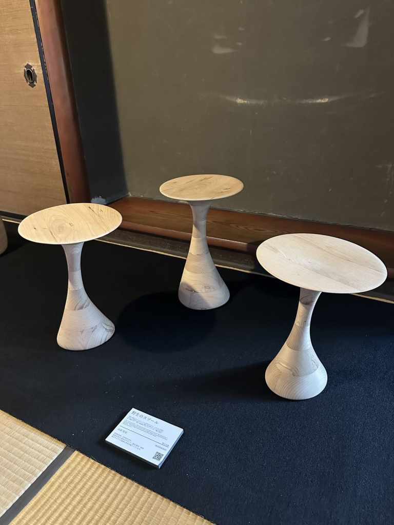 100 CHAIRS EXHIBITION