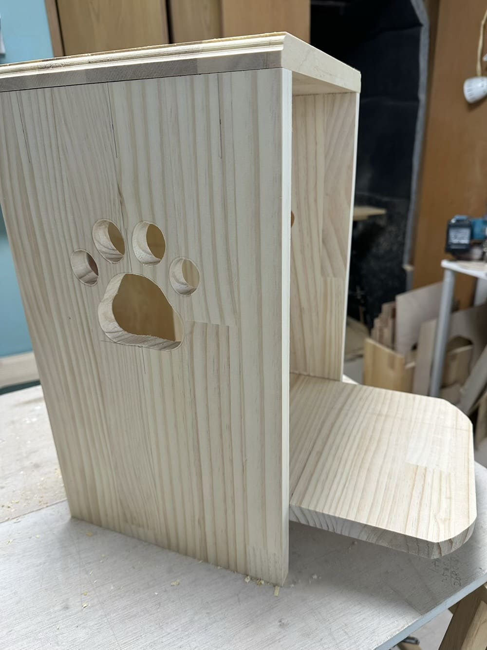 足の短い子用？自動給餌器カバー