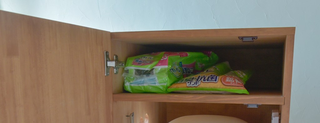 猫のトイレ用品、ぜんぶここに。大容量収納でお掃除ラクラク