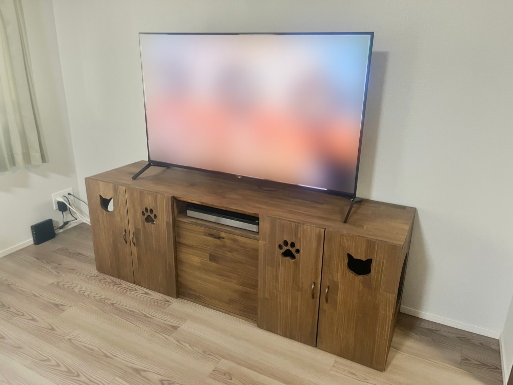 猫トイレハウスとテレビボード