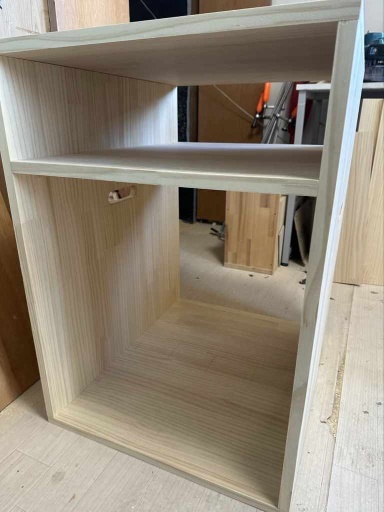 大容量収納付きタイプの猫のトイレカバーハウス