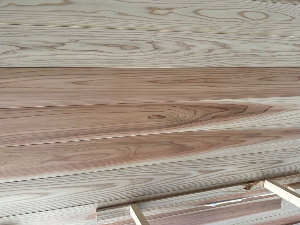 猫と暮らす家|見上げる楽しみが増えた杉板天井