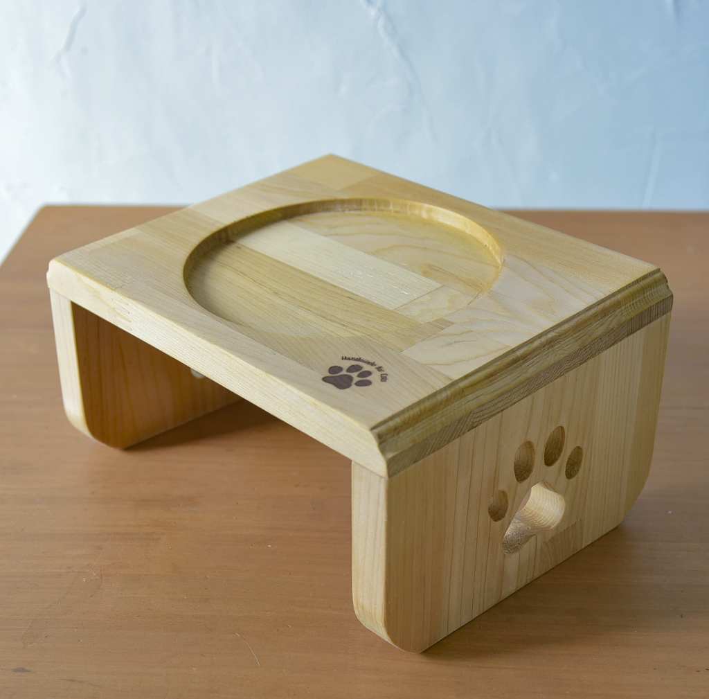 青森ひば材のワンちゃん用餌台（水飲み台）