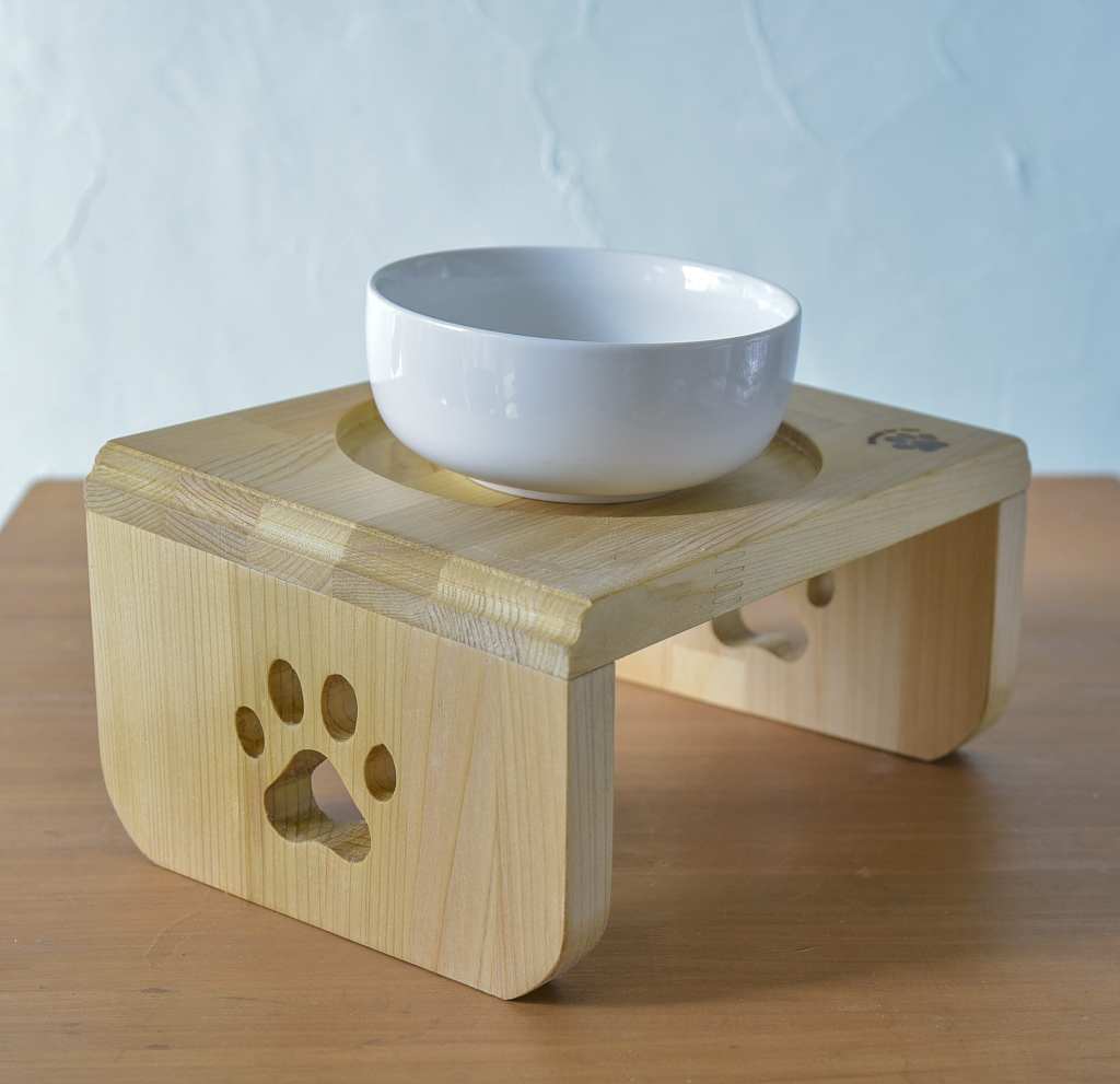 青森ひば材のワンちゃん用餌台（水飲み台）