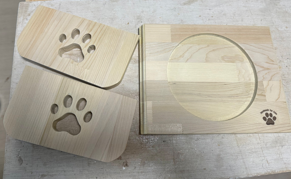 水に強い青森ひばでつくる、ワンちゃん用の木製水飲み台