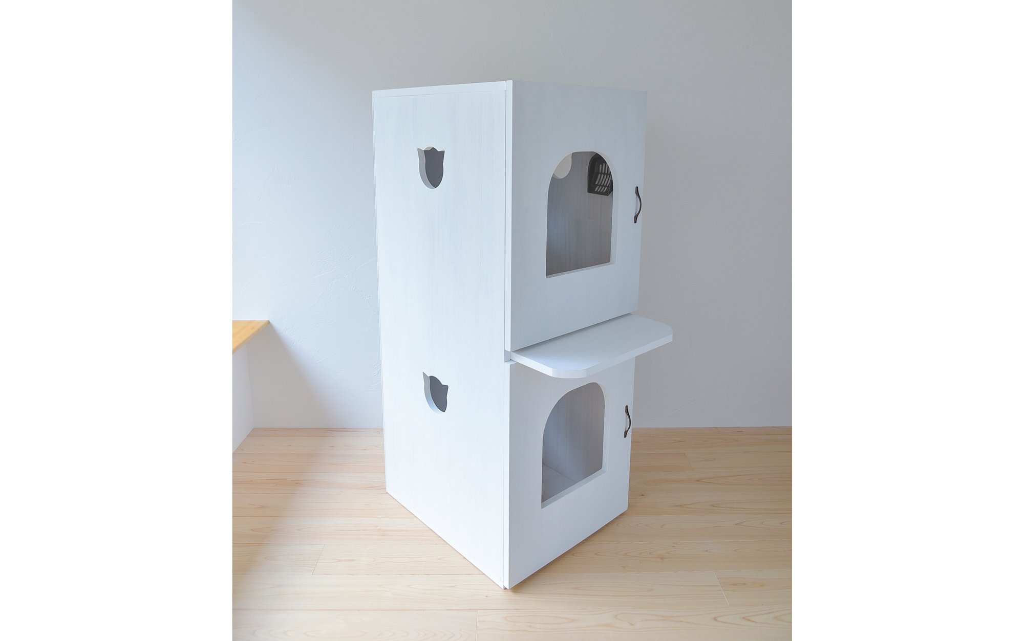 省スペースでトイレ2台を収納。二階建ての猫トイレカバーハウスが完成しました